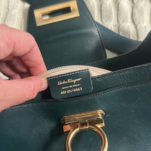 Ferragamo shoulder bag - Picture 2 of 9